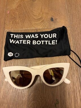 Foster Grant Pale Cream Cat-Eye Sunglasses with Brown Lenses